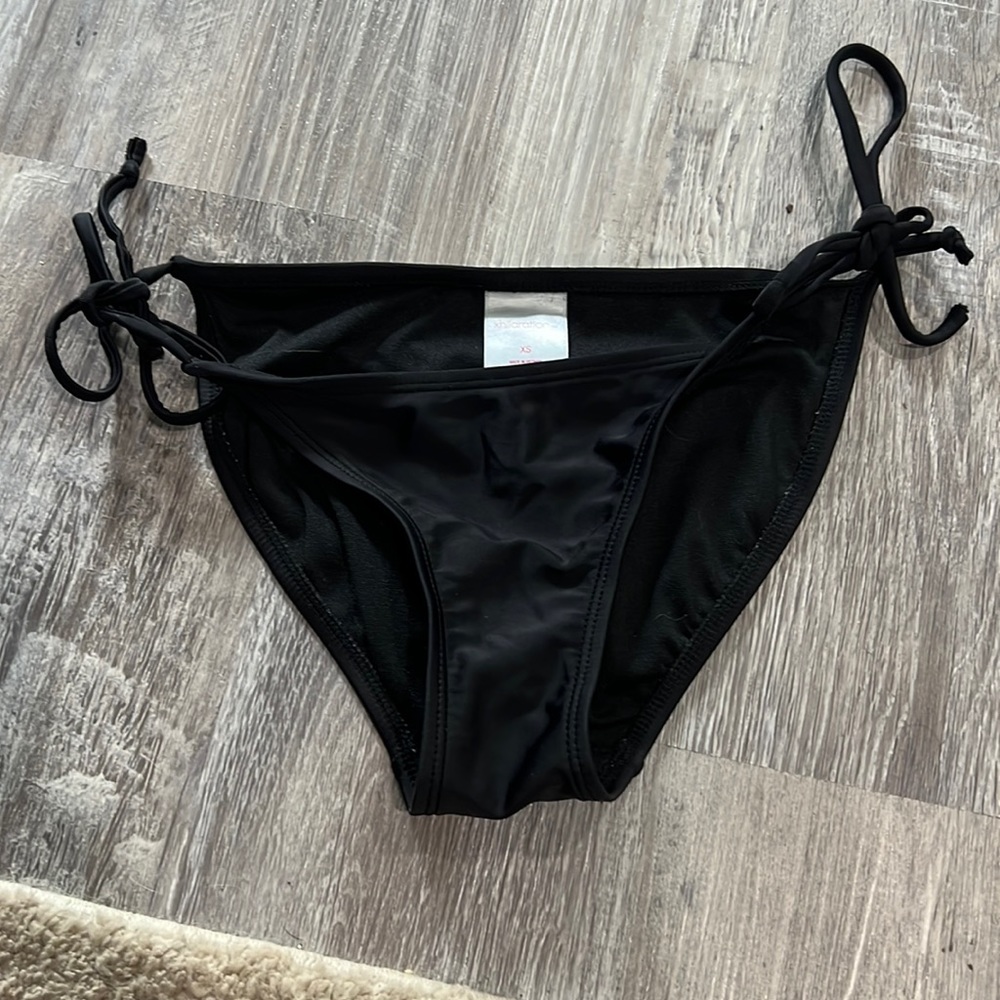 Black bikini bottoms